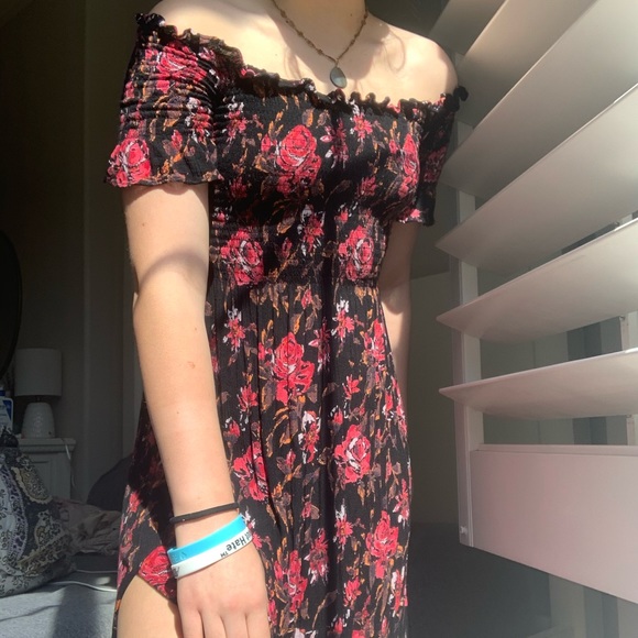 Urban Outfitters Dresses & Skirts - kimchi blue midi dress